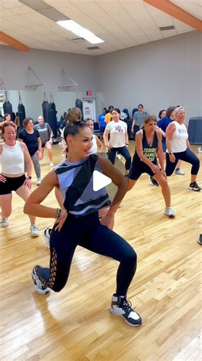 𝐒𝐔𝐙𝐘 on Instagram: "😂🤣Posting my original Zumba videos without adding music be like ..🎤🤣🔥 They were feeling the music 🎶even the camera girl 🎥 🥹🙌🏼😂 I just LOVE my job SO much !! One full hour of dance, fun, good vibes, singing and calorie-burning for EVERYONE! Your ages doesn’t matter, you sizes doesn’t matter, your race doesn’t matter , nothing matters except the rhythm in your heart ❤️ All what I ask you to do in my class is dance, sing , smile and woot woote the entire time ! 😂