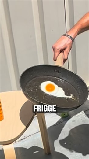 Krisss⏳• Expat & Travel 🌎 on Instagram: "🇮🇹 vs 🇦🇺: La nostra estate è un aperitivo, qui è un barbecue senza tregua!🔥 Il motivo? 🤯 UV Index alle stelle (anche 15+!) ☀️ Siamo più vicini al sole (letteralmente) 🌬️ Zero smog = zero filtri naturali Ora capisci perché la 50+ è d’obbligo, sempre! Qual è stata la cosa più assurda che ti ha colpito del sole Australiano? Dimmelo nei commenti! 👇🏻👇🏻👇🏻 #italianiinaustralia #workingholidayvisa #backpackerlife #australia #raggiuv"