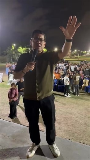 Él es nuestro pronto auxilio en la tribulación. Aun desde lejos, oro y me uno a los miles que hoy claman por mi país, 🇲🇽 México. Creo firmemente que viviremos un avivamiento glorioso. Cuando fuimos llamados a México como familia, la palabra profética fue clara: “En medio de dolores de parto, verán nacer una nación entera para el Señor”. No hay duda de que los dolores de nuestra nación son grandes… pero tampoco hay duda de que nuestro Dios es mucho más grande. México, México, México… ¡vivirás a