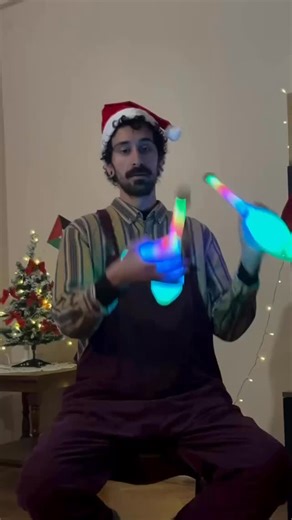 @flowgasms on Instagram: "Flowgasms du jour @tucogollo : : Prop. Juggling pins : : Follow us @flowgasms : : #flowgasms #flowarts #juggle #jugglers"