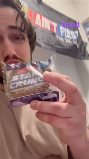 I try Little Debbie Star Crunch for the first time. #littledebbie #star #crunch #cookie #cake #yum