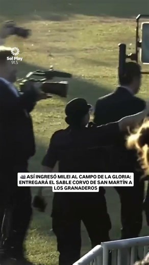Thus Milei entered the Field of Glory and handed over San Martín's curved saber.