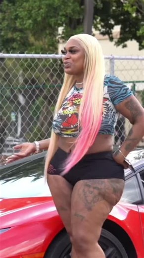 GOLD DIGGER SEES CAR AND DOES THIS!! #golddiggerprank #fefediorr #golddigger