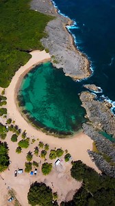 Una de las playas más lindas en PR desde arriba 🌴🇵🇷 Mar Chiquita en Manatí 🌊 #PuertoRico #fblifestyle instagram.com/estadespr | EstadesPR