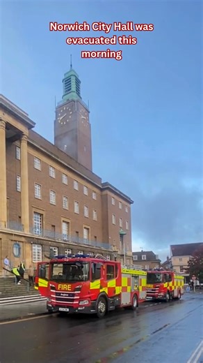 People in the council hub were told to leave Norwich City Hall this morning after steam was seen coming from the building. Read here: https://www.eveningnews24.co.uk/news/25543642.norwich-city-hall-evacuated-steam-seen-coming-building/ | Norwich Evening News