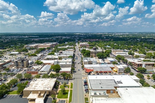 Living in the Lakeside at Lake Georgetown Neighborhood of Georgetown, TX