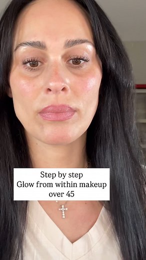 Step by step - Glow from within look- 5 min face 1. Prep – Apply a hydrating primer SPF 50. 2. Foundation – Use a soft buildable liquid foundation, blending lightly. (Shade 6) 3. Concealer – Brighten under the eyes and highlight key areas. (Shade 3) 4. Cream Contour & Blush – Add warmth and a flush of color. (Shade 9 concealer - blush pixi fleur ) 5. Liquid Highlighter – Dab onto high points for a radiant glow. (Rose gold ) 6. Set Lightly – Use translucent powder only on the T-zone. (4k ligt) 7.