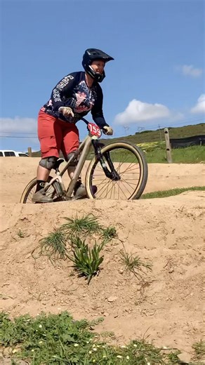 Happiness is riding with friends 🤩🚲👊 #mtb #bmx #pumptrack #bikepark #dirtjumps