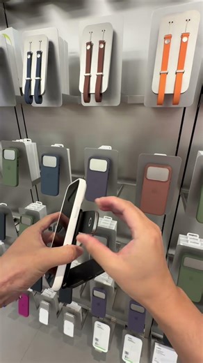 Magnetic bracket, card bag size, portable charger.#iphone17promax #iwatch #airpods #Bracket