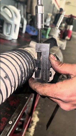 Axle bolt tightening with proper SST#workshoplife #mechanic #mechaniclife #axalta #gearshift #reels