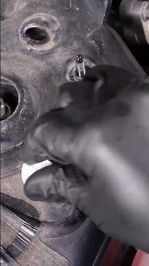 Clio 4 - 30 secondes pour changer les amortisseurs avant