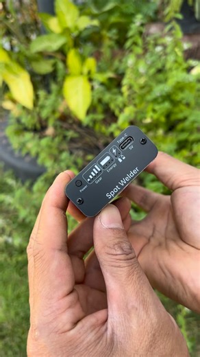 Chawanakon Khantiprakob on Instagram: "วิธีใช้งานเครื่องเชื่อมจุด(เครื่อง spot welder) #เครื่องเชื่อม #แบตเตอรี่ #ชวนากร #เชื่อมจุด #daddytricks"