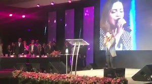 217K views · 16K reactions | Mais um trecho dessa noite linda de adoração ao Rei Jesus!!!  | Gabriela Rocha | Facebook