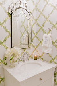 The preppy bathroom of our dreams 🌿Chinoiserie artist, Heather of @ohsolovingly, is obsessed with making beautiful things. As a newlywed decorating her home, she used Spoonflower to print her original chinoiserie trellis painting on wallpaper and curtains to transform her bathroom into a jewel box. | Spoonflower