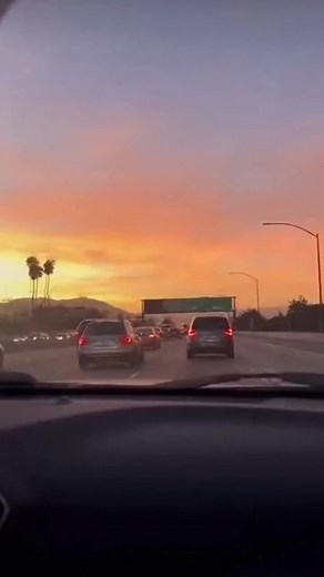 Burning Blimp Over US Freeway! Captured from a moving car on an LA freeway, this jaw-dropping footage shows a massive blimp engulfed in flames drifting across the skyline at sunset. Drivers pull over and film in shock as the blimp begins to descend toward the Hollywood Hills — an unbelievable moment of fiery chaos caught on camera. Powered by @soraofficial via @imagineartofficial #BurningBlimp #LAFire #ViralSighting #CaughtOnCamera #SkyDisaster #LosAngeles #ApocalypticView #UnrealFootage #ViralV