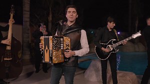 3.5K reactions · 701 shares |  Para impresionarte hecho mil locuras, 若 para impresionarte hecho travesuras, para impresionarte estoy alucinado con tu cara de ángel que me he enamorado ✨❤Brandon Báez Gruindag Music Autor: Espinoza Paz #GruindagMusic #BrandonBáez #ParaImpresionarte #Estreno | Brandon Báez | Facebook