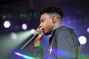 21 Savage Pulls A Gun Out During Pool Party Brawl
