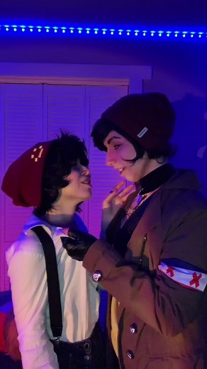 Are you two kissing?? @16bitcosplays @Metta🐀 #quackity #wilbursoot #tommyinnit #mcyt #mcytcosplay #dreamsmp #dsmp #revivebur
