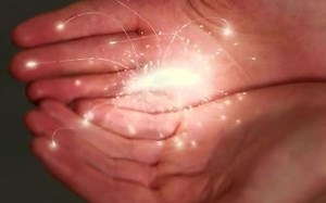 一部冷门科幻电影，外星人控制人类的方法，真是让人防不胜防