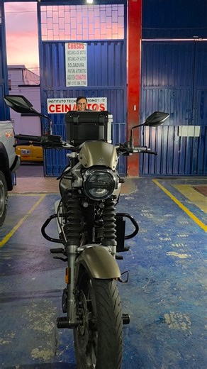 La guía definitiva para saber cómo comprar una moto 🏍️ Nueva o usada, comprar bien marca la diferencia. En este video te mostramos en qué fijarte para tomar una buena decisión y evitar errores costosos. Con conocimiento, comprar una moto es más fácil y seguro. 🎓 En Ceinautos te enseñamos a diagnosticar, mantener y reparar estos sistemas con formación práctica y real. 🚀 Aprende, trabaja y crece con nosotros. 🔥 Formación técnica en: 👨‍🔧 Mecánica Automotriz 🏍 Mecánica de Motocicletas 🚜 Mecá