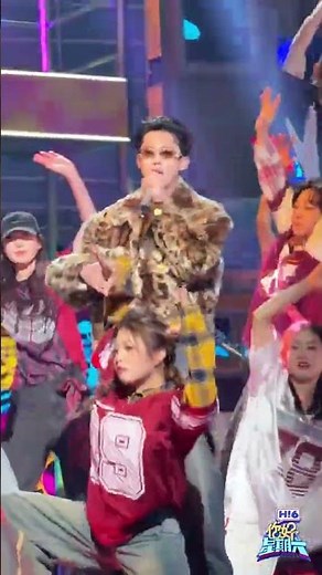 #Wang Hedi's elegant stage performance on hi6 was amazing! #HelloSaturday #mangotv