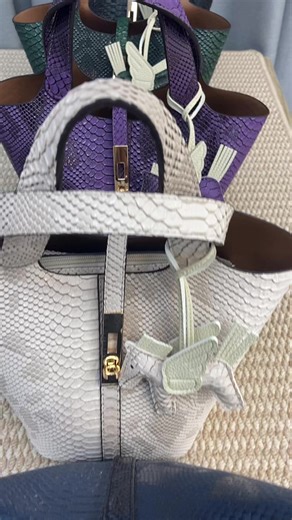 "How's my bag design? Do you like it?" 😊 #handmadebag #Factory #Baglo...