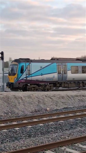 Class 185 Races through Mirfield!