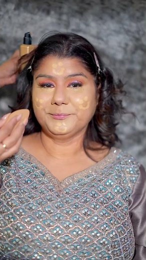 Mumma ka makeup Karne mein Mujhe bada Maza aata hai!😍 #ytshorts #ashortaday #foundation #eyeliner
