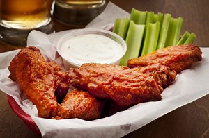 Buffalo Wings Battle of the Dressings: Ranch vs. Blue Cheese