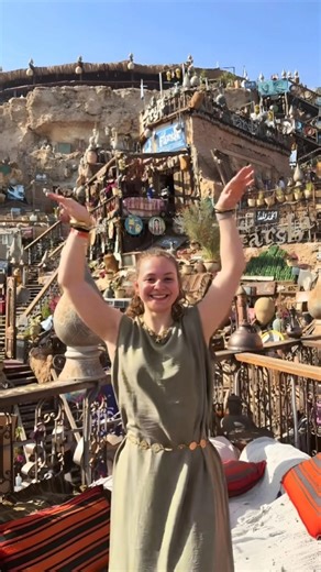 This Cafe Looks Completely Different At Night. (@loou.klbr)