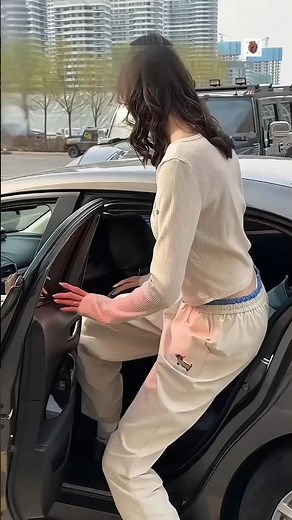 She’s So Tall That Everyday Life Becomes a Challenge! 😱