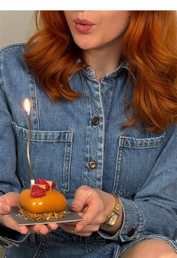 Normalizirajmo slavljenje svega. Ne samo “velikih” uspjeha. Svega. Dala si otkaz? Bravo. Poslala si prvi CV? Bravo. Ustala si danas iako ti nije bilo do ničega? Bravo. Objavila si prvi video? Bravo. Postavila si granicu? Bravo. Odabrala si sebe? Bravo. Sve je u sitnicama. U malim, tihim pobjedama koje nitko ne vidi, ali ti znaš koliko su te koštale. Proslavi sebe. Ne čekaj “veliki trenutak”. Svaki korak vrijedi. 🧡 #croatia #smallwins #foryoupage #fyp