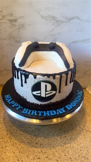 PS5 controller Oreo custom birthday cake #corbinscakes #customcake #caketok #cakedesign #cakeinspiration PlayStation pastel parati foryou fyp