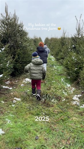 I love them with every fiber of my being. Christmas coming and going is an excruciating reminder that time passed SO quickly. Keep memories alive ❤️ #family #traditions #sharetheverymom