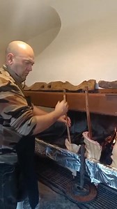 Spiedi in legno, metodo tradizionale. #gianfrancoflore #viralvideoシ #neiperte #andiamoneiperte #sardegnaterraemare #sardegnaofficial #vegnfood #sardegna #perte #viralvideo | G Franco Flore