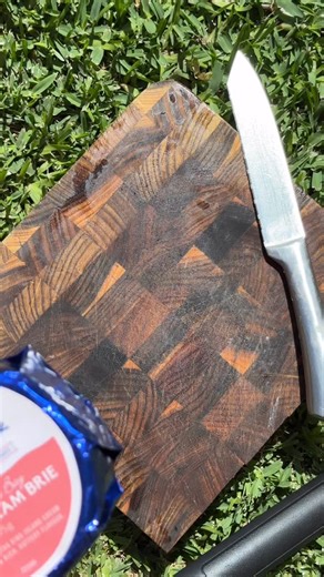 Tips for buying and serving your Brie this Christmas: Let your King Island Brie or Camembert sit out for 30–60 minutes before serving so it softens beautifully. And when you’re shopping for your Christmas spread, choose a best-before date as close to the day as possible, that’s when our cheeses are at peak creaminess | King Island Dairy