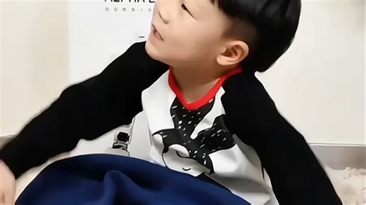 优必选AlphaEbot机器人，语音互动伴孩子快乐学