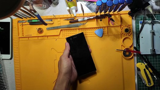Replacing Sony xperia xa 1 LCD AND FRAME