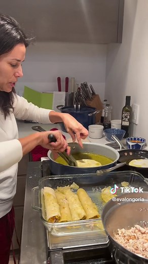 the cheesiest chicken enchiladas you’ll have! Make sure to check my BonAppeteva playlist to get the tomatillo salsa recipe for your enchiladas 😋 #bonappeteva #cooking