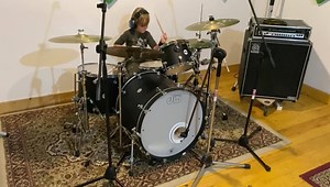 Guys, this song burns 🔥🔥🔥!!! "Burn" is included on Deep Purple's eighth album released in 1974. have fun and share the music! 5 years old, Keep Rock 🤘🤘 Deep Purple ❤️🥁🎶 #drummer #rock #deeppurple #ianpaice | Alessandro Massimo