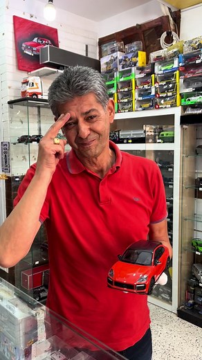 Vitrine de Voitures de Collection et Miniatures