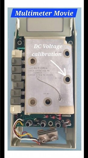 Multimeter Movie (Early 1980s Fluke 8020A VS Peak Newer 2000s Model) D.C Voltage & Resistance
