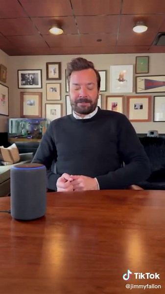 Alexa, play the greatest Christmas song of all time… #AlmostTooEarlyForXmas #DollyParton 🤔🎄⏰