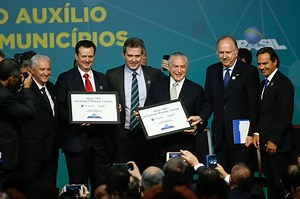 União lança programa Internet para Todos e libera R$ 2 bi a municípios