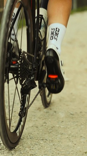 The best feedback comes from riders who actually use the pedals. 💬 Here’s Paola Panzeri: « These pedals get me. 😅 The new LOOK Keo Blade Ceramic Vision turns lights on/off automatically, saving battery — and making you 5x more visible day and night. Perfect for those of us who never remember to charge anything. 🙋‍♀️ » Explore the full range 👉 bit.ly/Keo-Vision-Range 🎥 Mike Delloro #lookcycle | LOOK Cycle