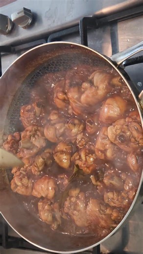 129 reactions · 68 shares |  Kip stukjes in Ketjapsaus maken Surinaams/Javaans | Heerlijke Recepten | Facebook