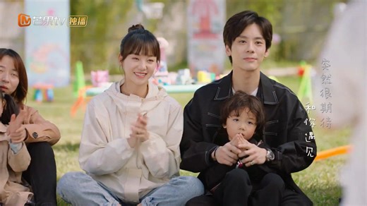 The CEO used his body to seduce the girl, Xiaobao and her mother were so amused by him!😆😂 #UnforgettableLove #WeiZheming #Mileswei #HuYixuan #MangotvSweetdrama #drama #love #cdrama #highlights #series 📌Mobile users download MangoTV App 👉 https://d.mgtv.com/zD-P Be the first to watch more popular drama！ | Mangotv Sweetdrama