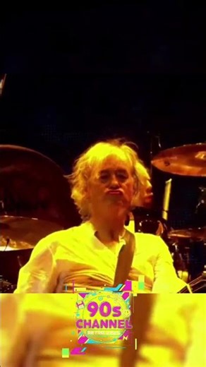 Jimmy Page plays Kasmir guitar 🎸 #jimmypage #ledzeppelin #concert #90s #90smusic #live