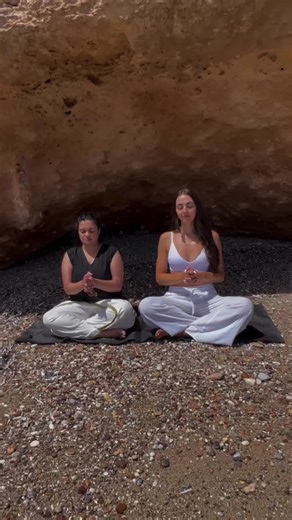 Learning about mudras and how to channel our prana or life force energy in different ways has been such a beautiful experience in our 300-hour yoga teacher training🤎