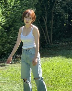 山川恵里佳 on Instagram: "写真集「erijoy」 撮影の裏側お届け🫶🏻 撮影 熊谷貫さん スタイリスト 設楽和代さん ヘアメイク 新井祐美子さん スペシャルなスタッフさん達と♡ #写真集erijoy"